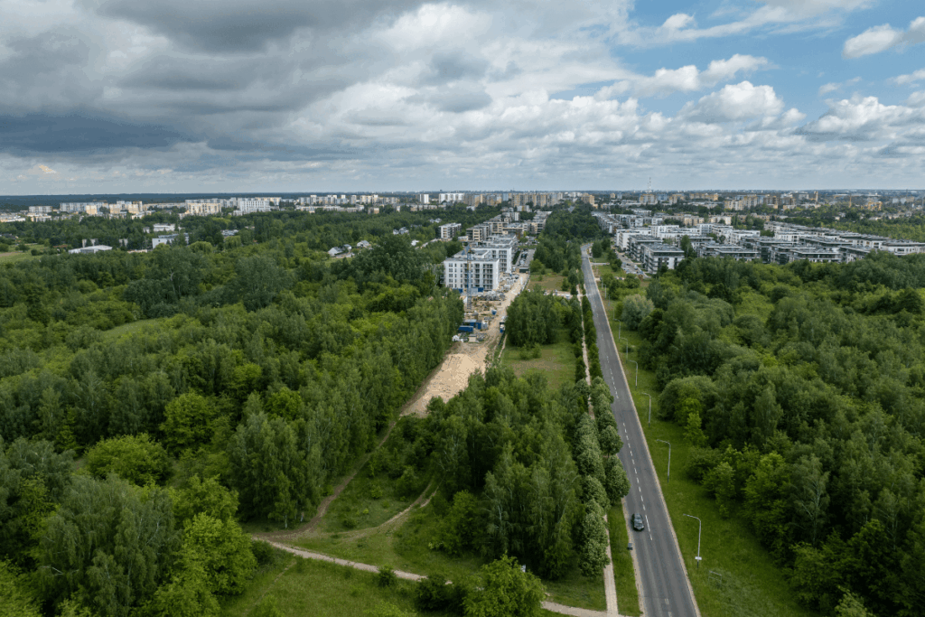 zielone osiedle przy parku
